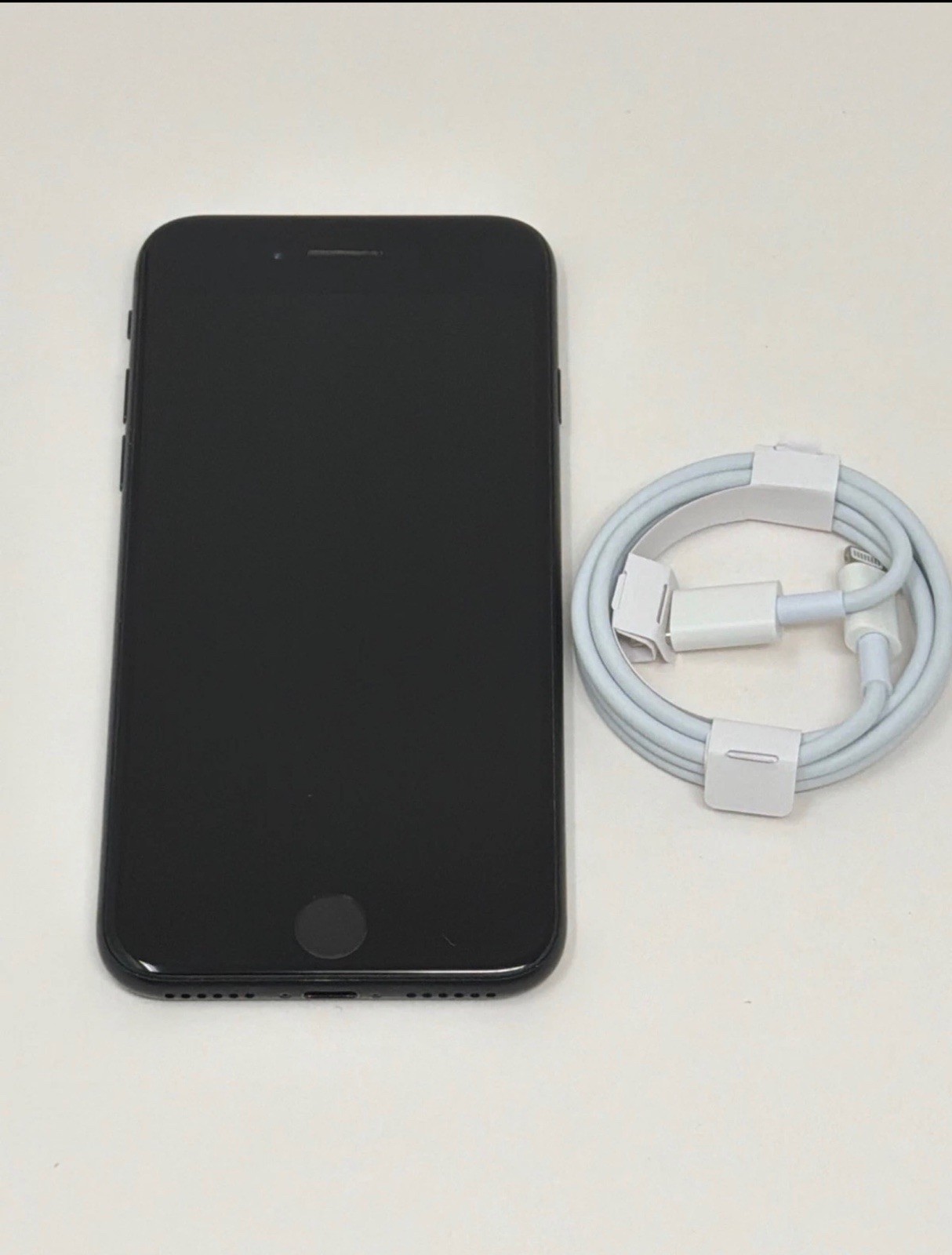 Apple iPhone SE (2nd Gen) 64GB Black, Factory Unlocked, Works great.