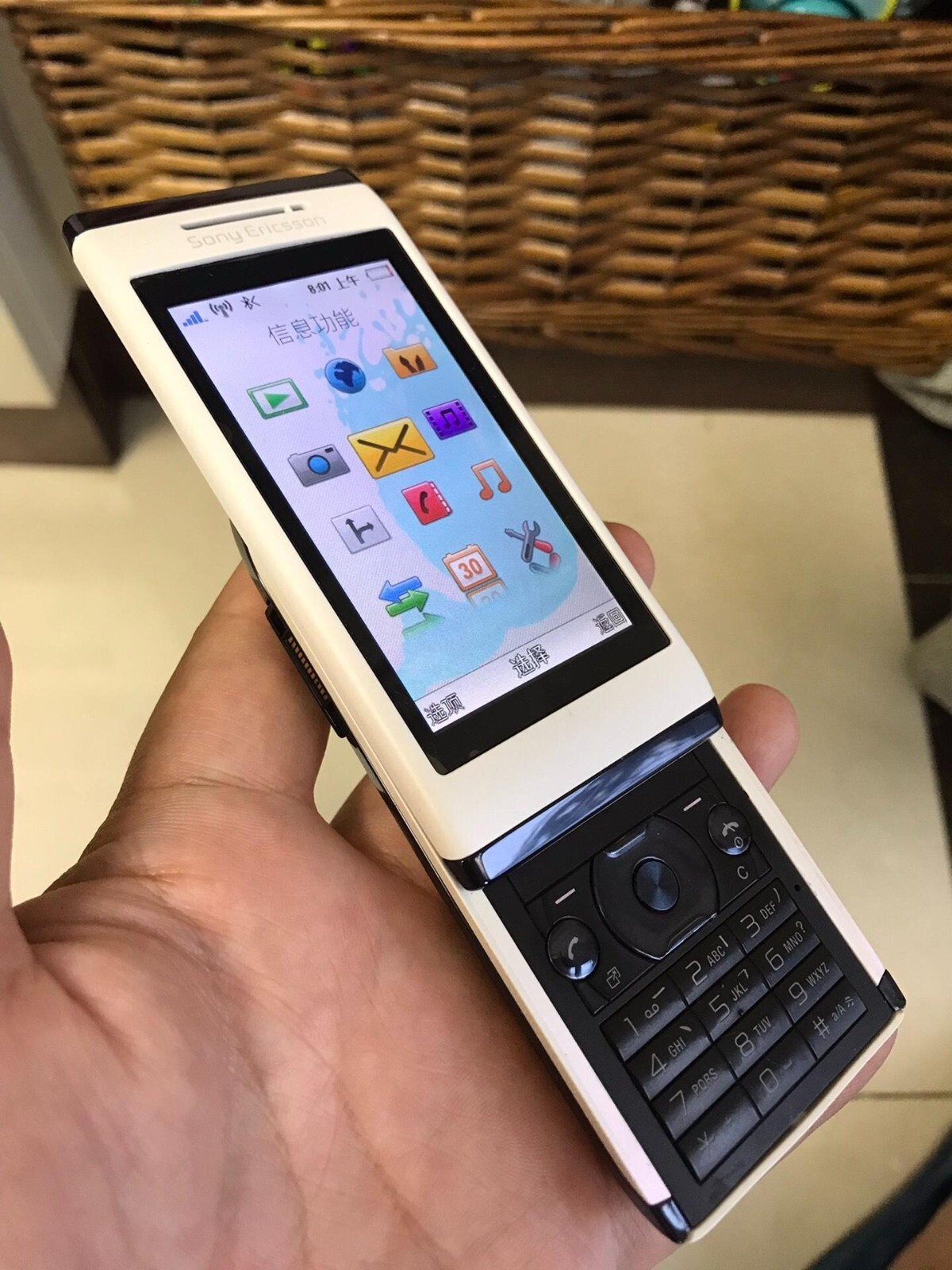 Sony Ericsson Aino U10 WIFI GPS Bluetooth 8.1MP Slider Cellphone