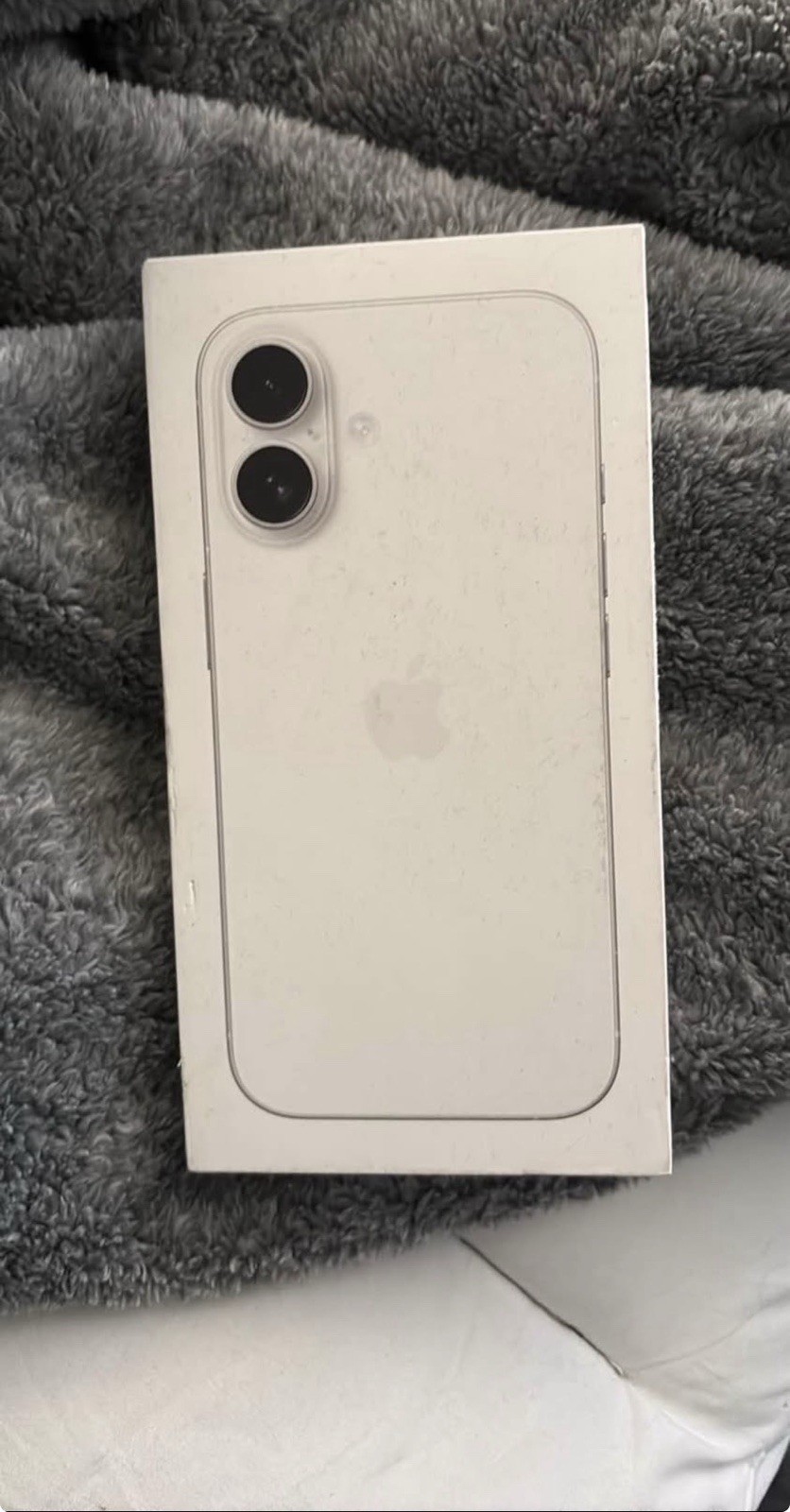 Apple iPhone 16 White 128GB A3081 Dual SIM USB Type-C Smartphone