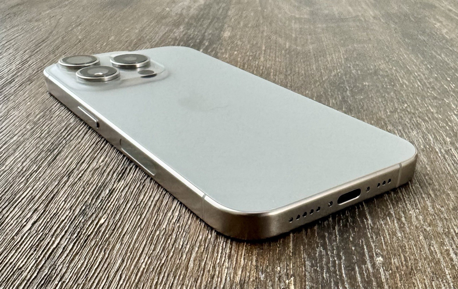 Apple iPhone 15 Pro 128GB Natural Titanium Unlocked 98% Battery Health
