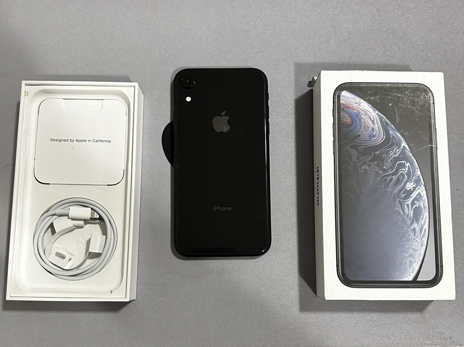 Apple iPhone XR – 64GB – White (Simple Mobile) A1984 (CDMA + GSM)